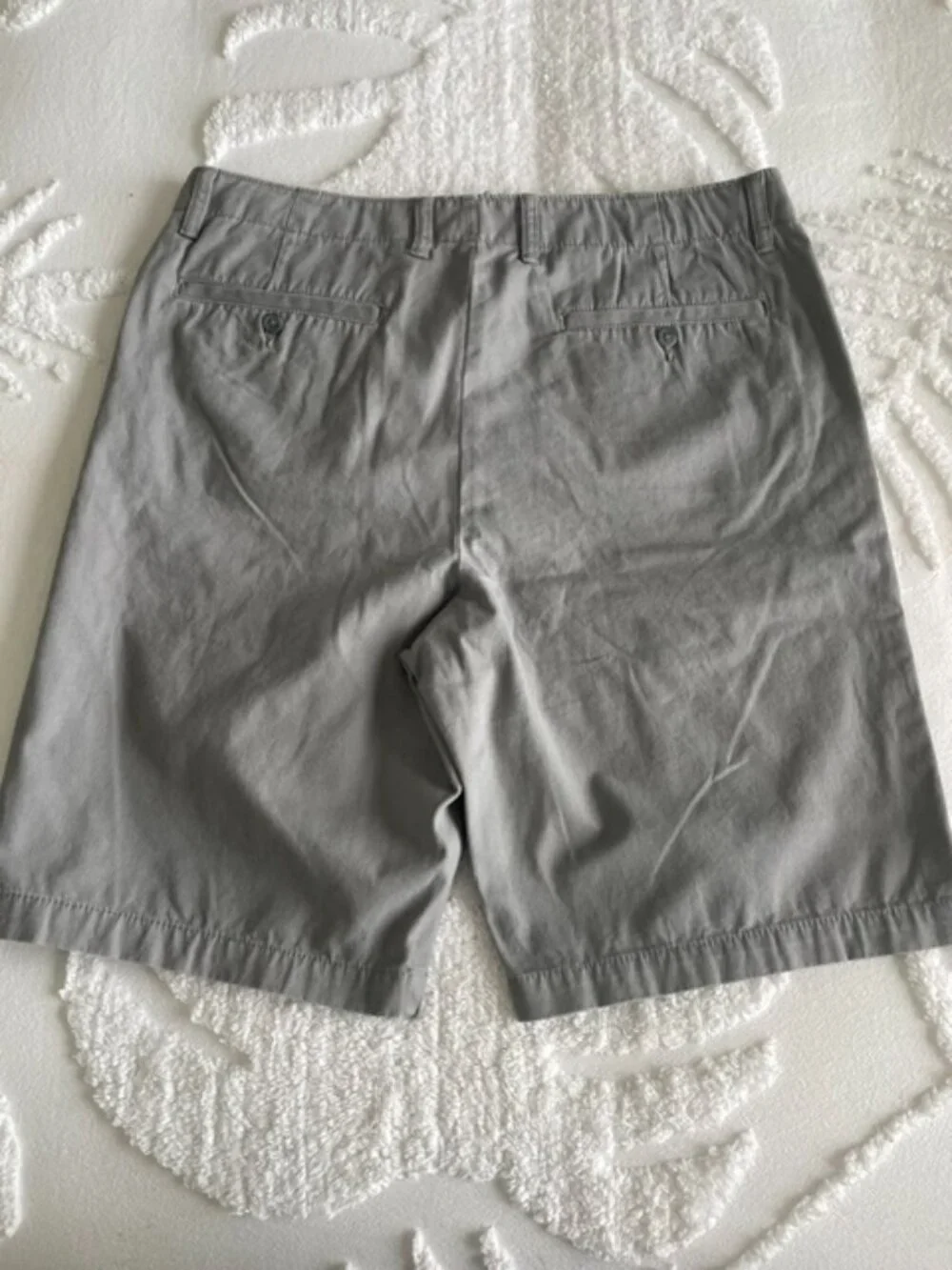 Old Navy Broken-In Flat front Shorts with pockets - Mens Size 36 - Gray - NWT